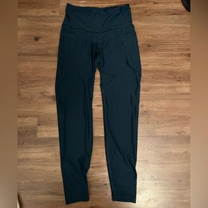 Old Navy Activewear leggings. Size:Small. Pockets on both sides